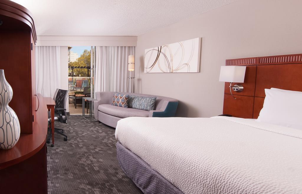 Courtyard Miami Coral Gables Hotell Eksteriør bilde