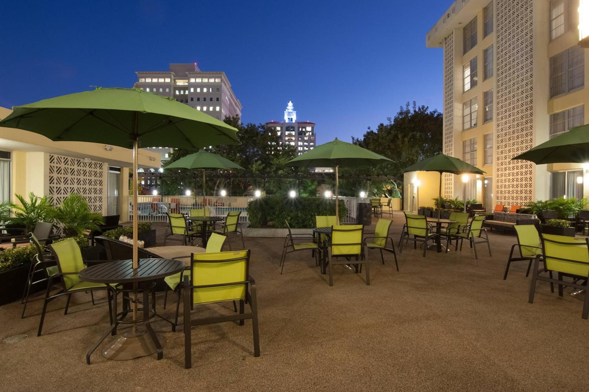 Courtyard Miami Coral Gables Hotell Eksteriør bilde