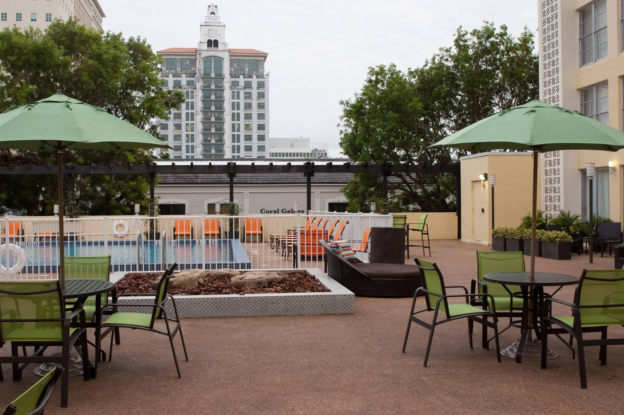 Courtyard Miami Coral Gables Hotell Eksteriør bilde